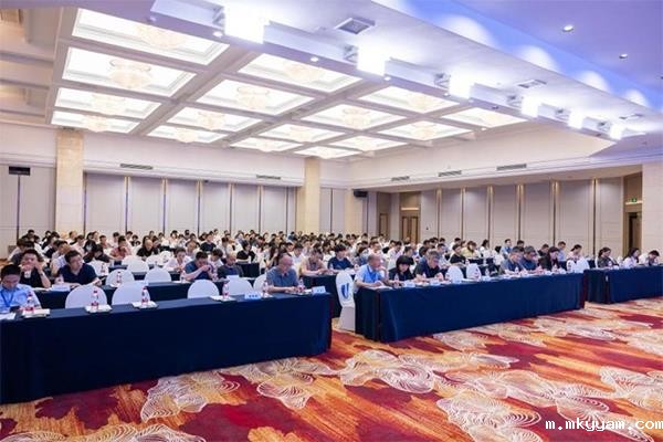 协会餐饮管理专业委员会二届三次成员代表大会暨高校餐饮工作研讨会在宁波召开